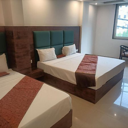 Hotel Tela Suite Plaza Nuova Delhi Esterno foto