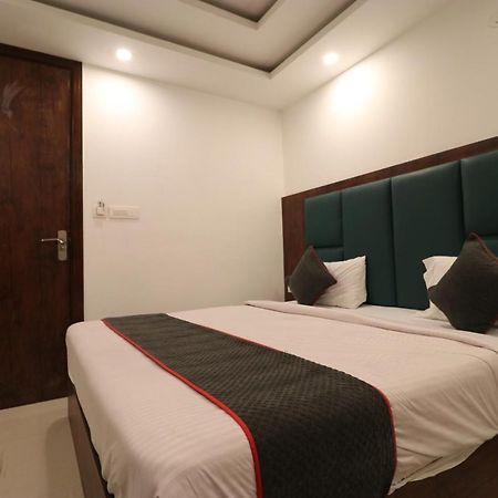 Hotel Tela Suite Plaza Nuova Delhi Esterno foto