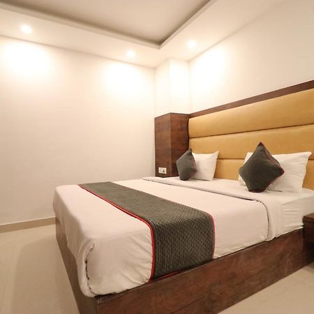 Hotel Tela Suite Plaza Nuova Delhi Esterno foto