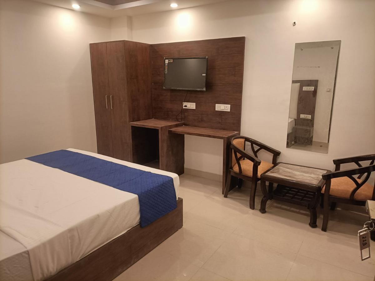 Hotel Tela Suite Plaza Nuova Delhi Esterno foto