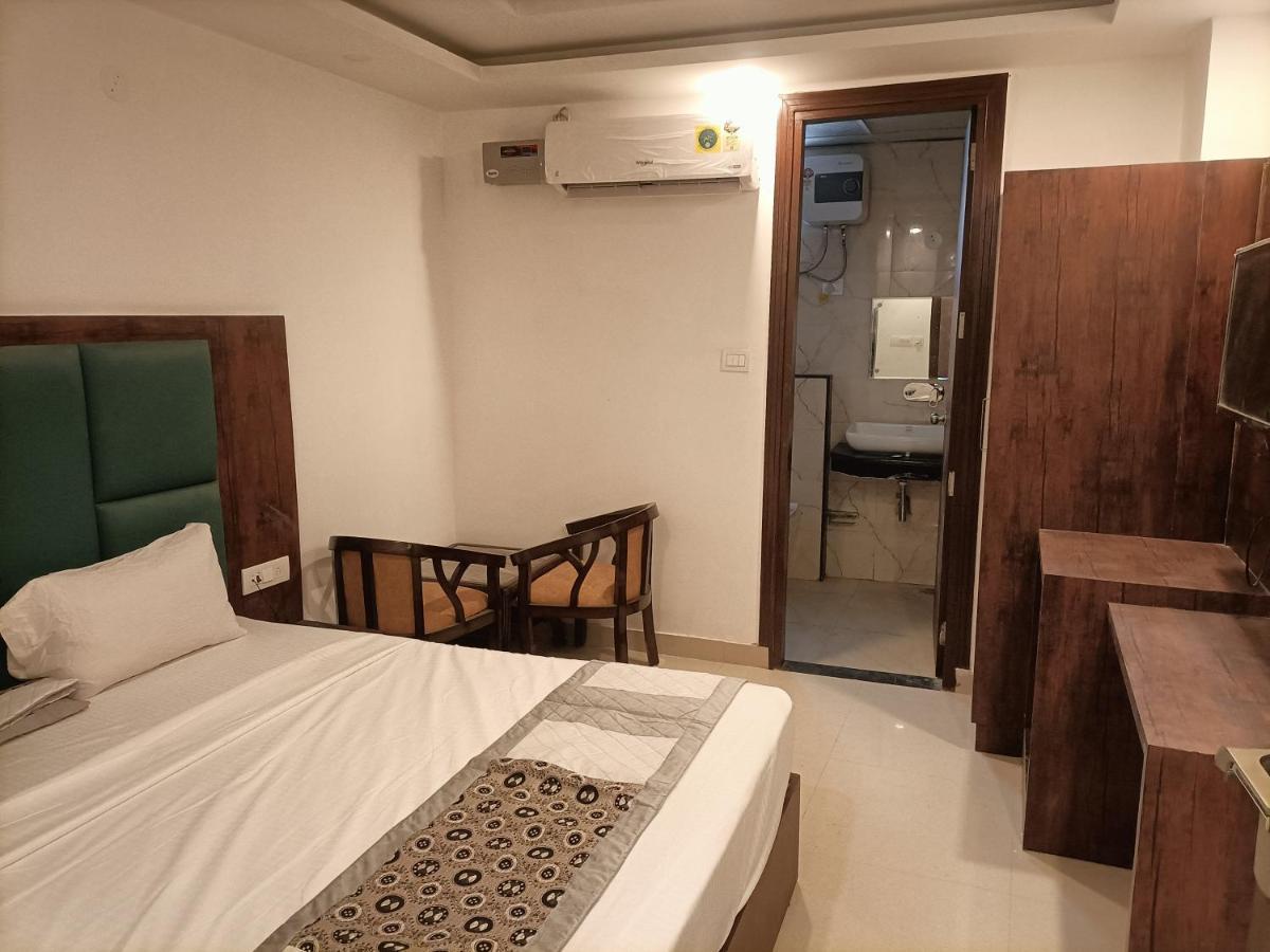 Hotel Tela Suite Plaza Nuova Delhi Esterno foto