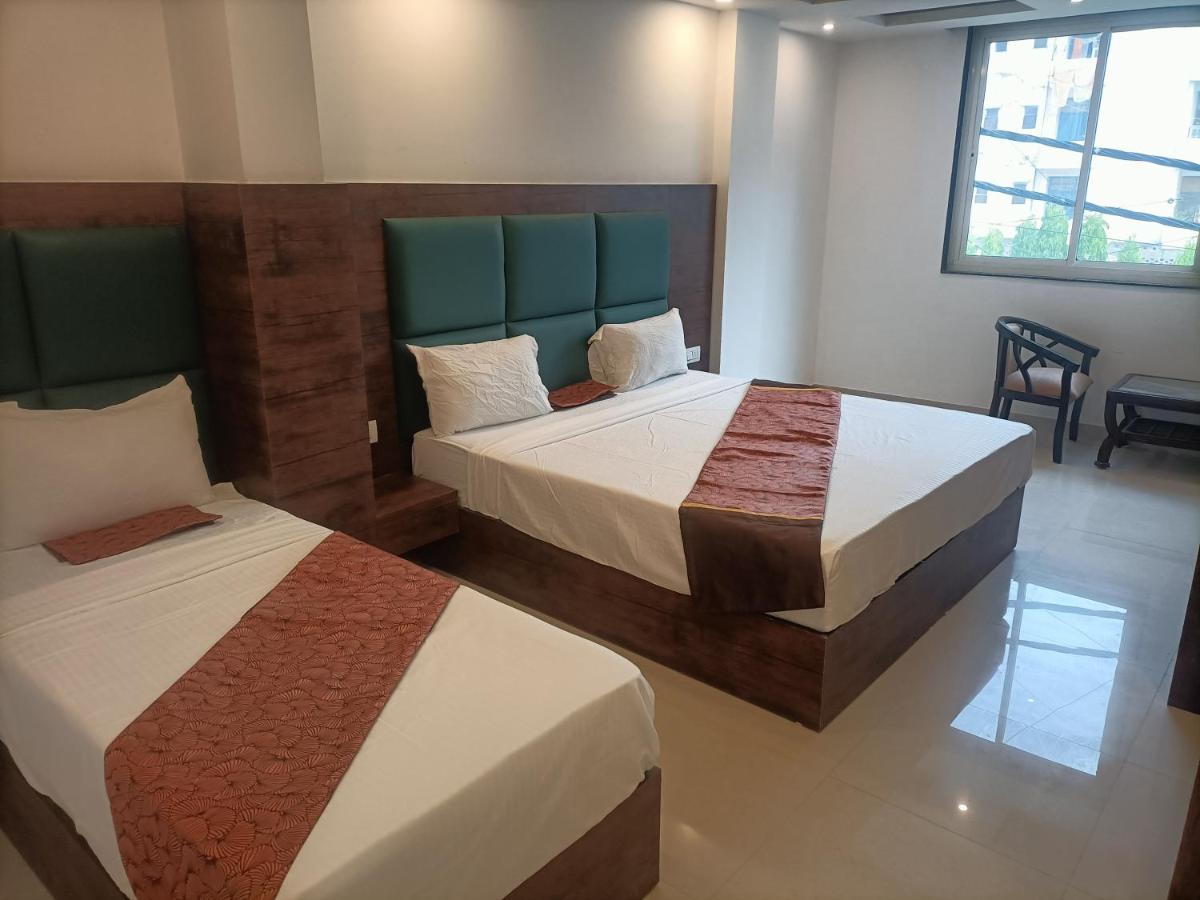 Hotel Tela Suite Plaza Nuova Delhi Esterno foto