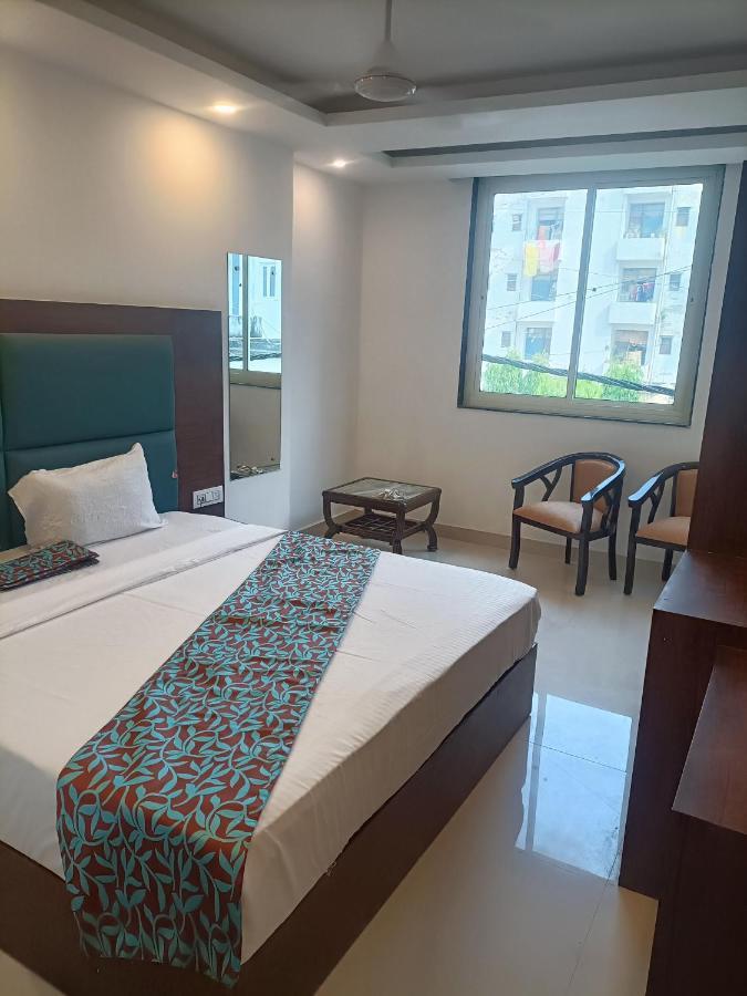 Hotel Tela Suite Plaza Nuova Delhi Esterno foto