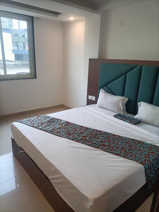 Hotel Tela Suite Plaza Nuova Delhi Esterno foto