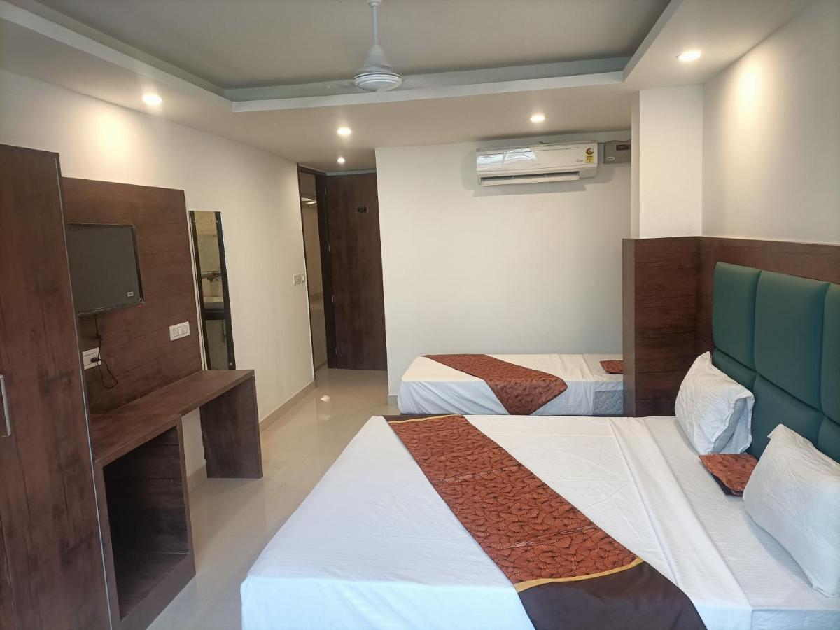 Hotel Tela Suite Plaza Nuova Delhi Esterno foto