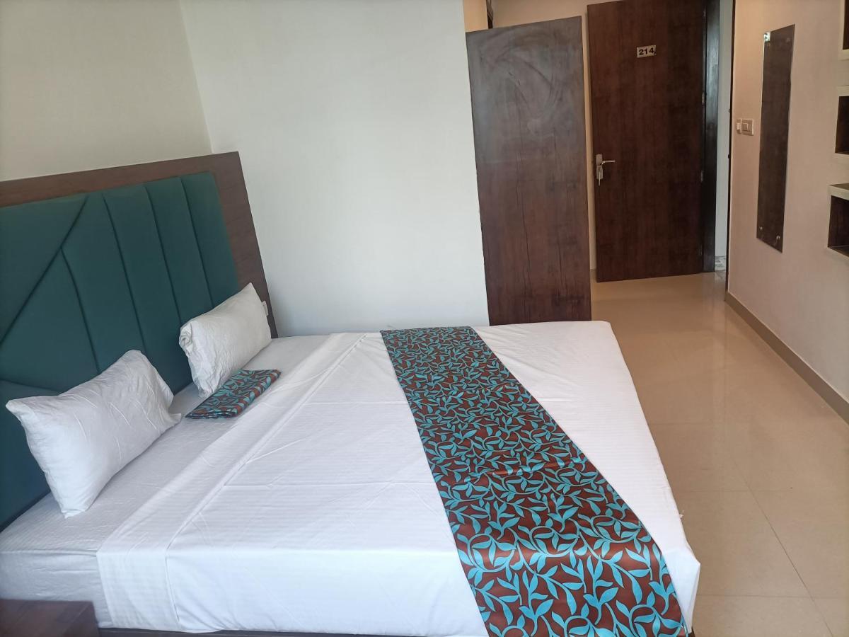 Hotel Tela Suite Plaza Nuova Delhi Esterno foto