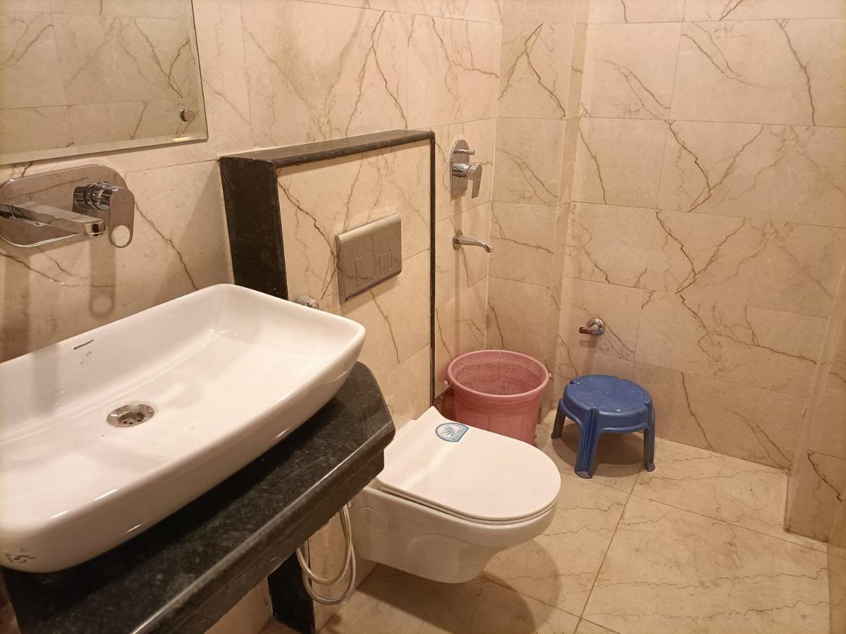 Hotel Tela Suite Plaza Nuova Delhi Esterno foto