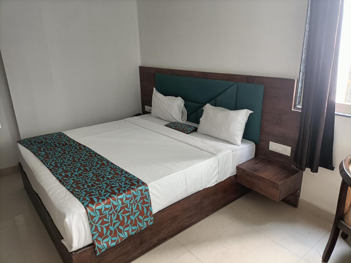 Hotel Tela Suite Plaza Nuova Delhi Esterno foto