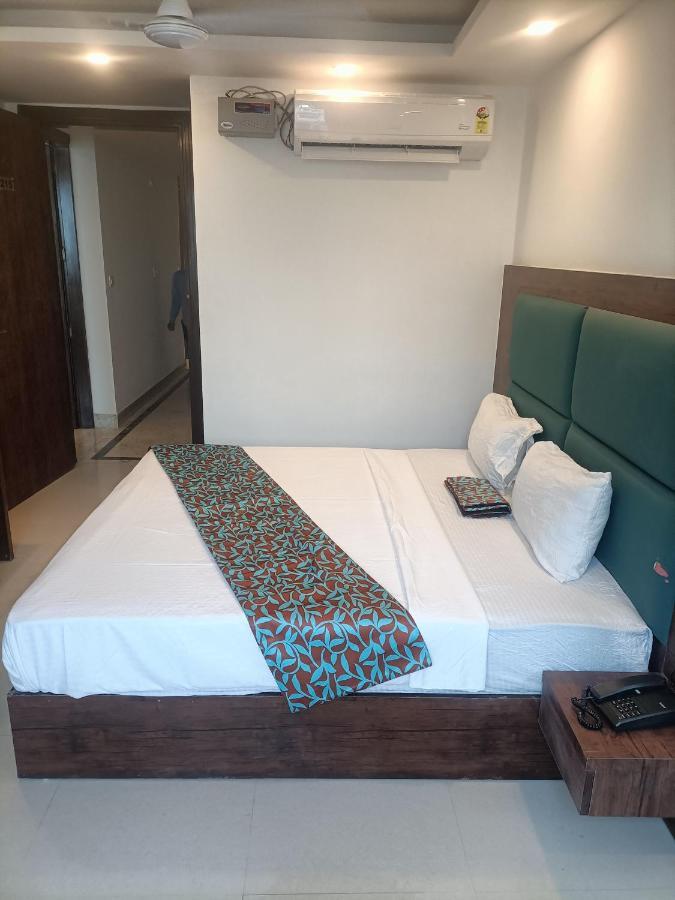 Hotel Tela Suite Plaza Nuova Delhi Esterno foto