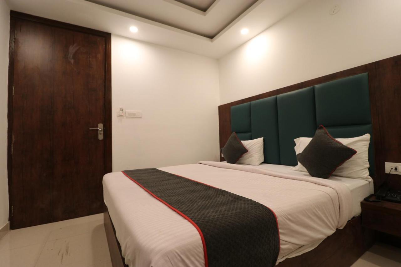 Hotel Tela Suite Plaza Nuova Delhi Esterno foto